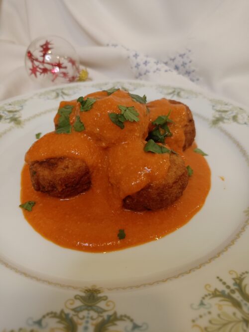 Principal Nochevieja: "albóndigas" en salsa romescu (V)